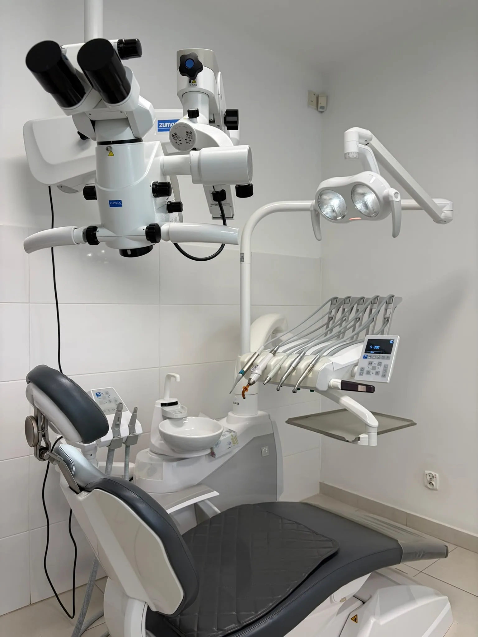 Nowoczesny sprzęt diagnostyczny i zabiegowy — Gabinet Medi-Dent w Białymstoku